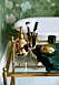 Badrummet går i grönt med detaljer i mässing från H&M Homes höstkollektion