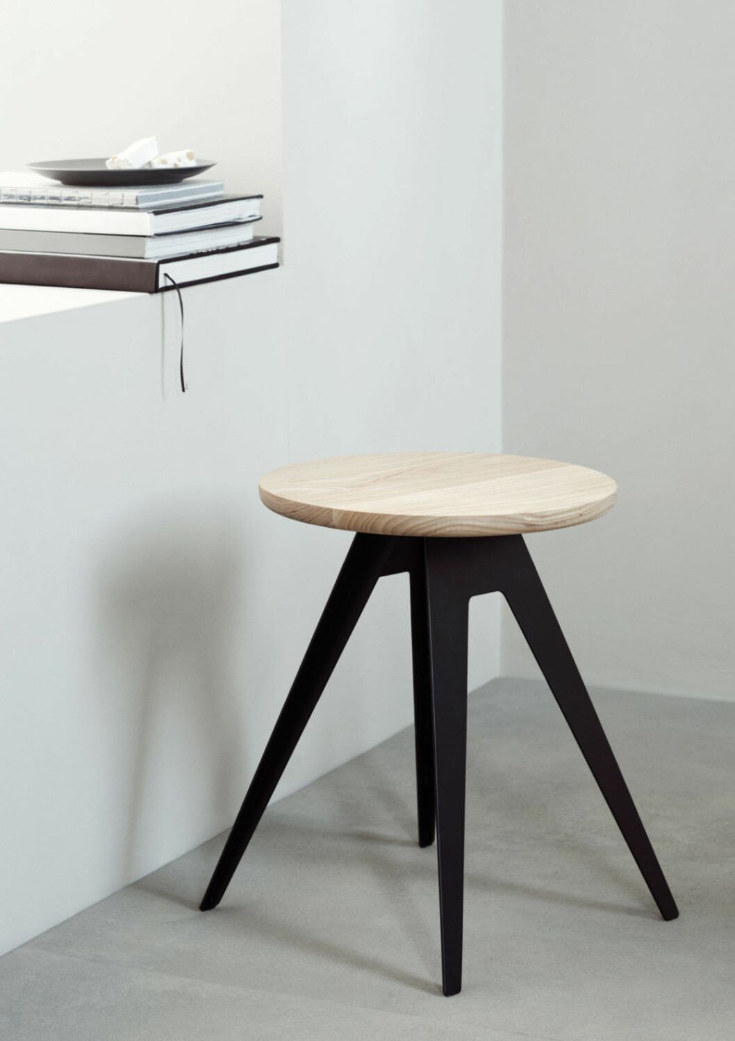 H&M Home släpper en ny kollektion med lampor och möbler. 