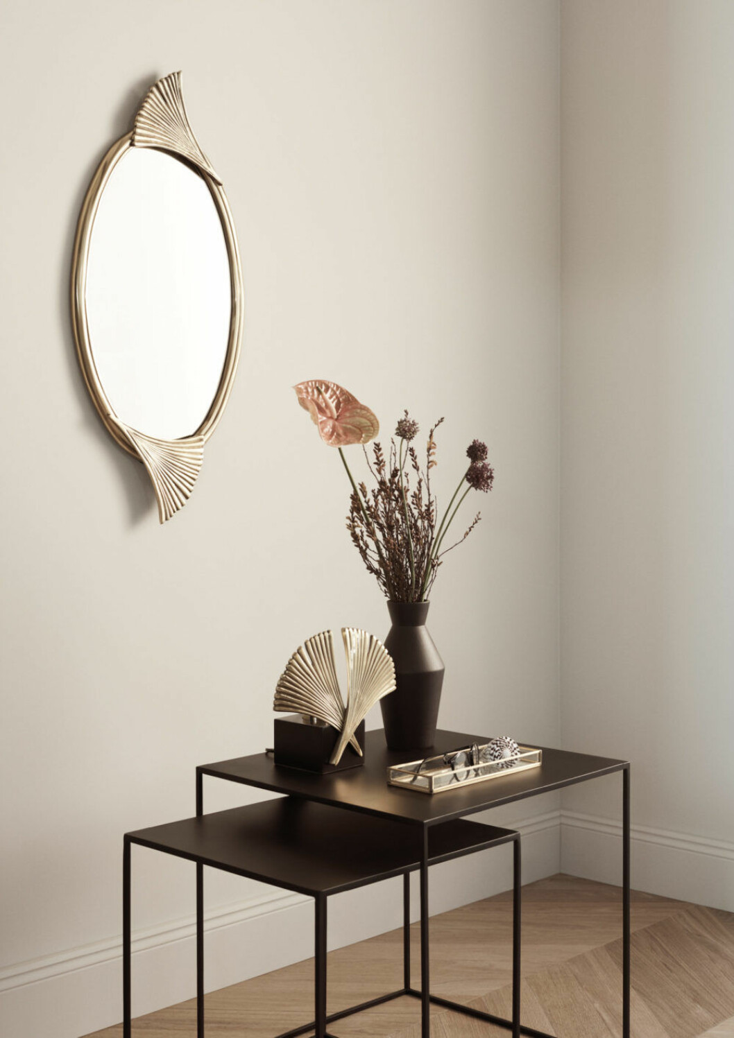 H&M Home släpper en ny kollektion med lampor och möbler.