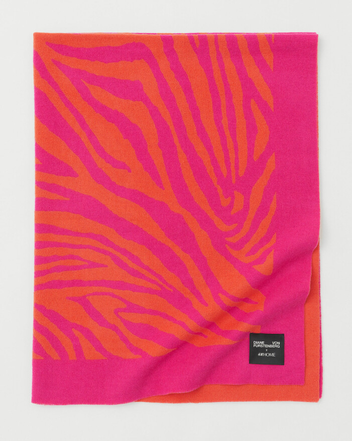 H&M home x Diane von Furstenberg djurmönstrad pläd
