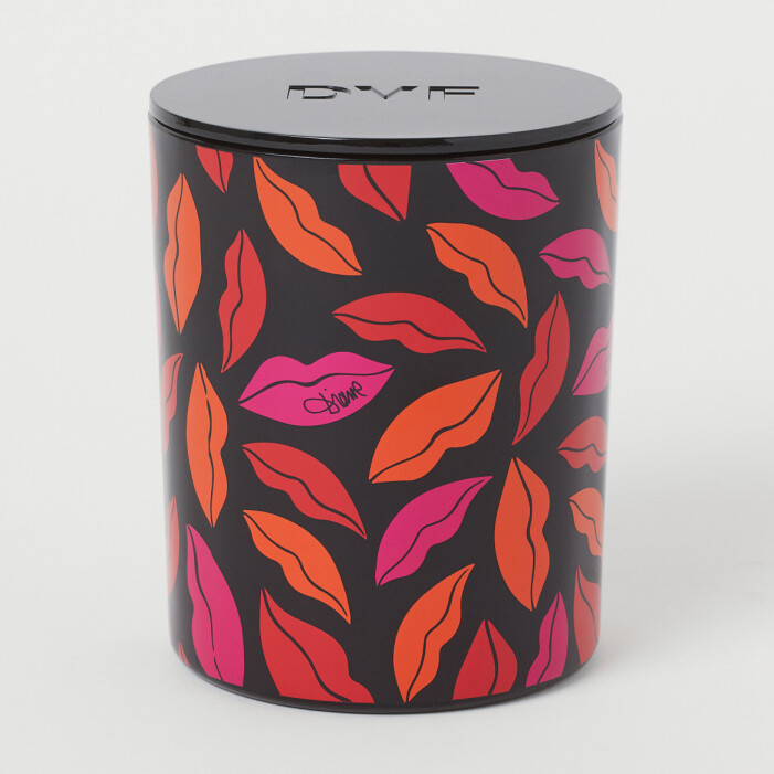 H&M home x Diane von Furstenberg stort doftljus lipstickmönster