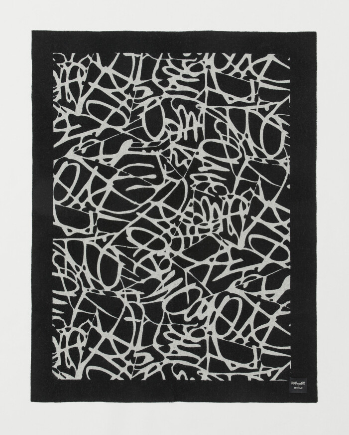 H&M home x Diane von Furstenberg svartvit pläd