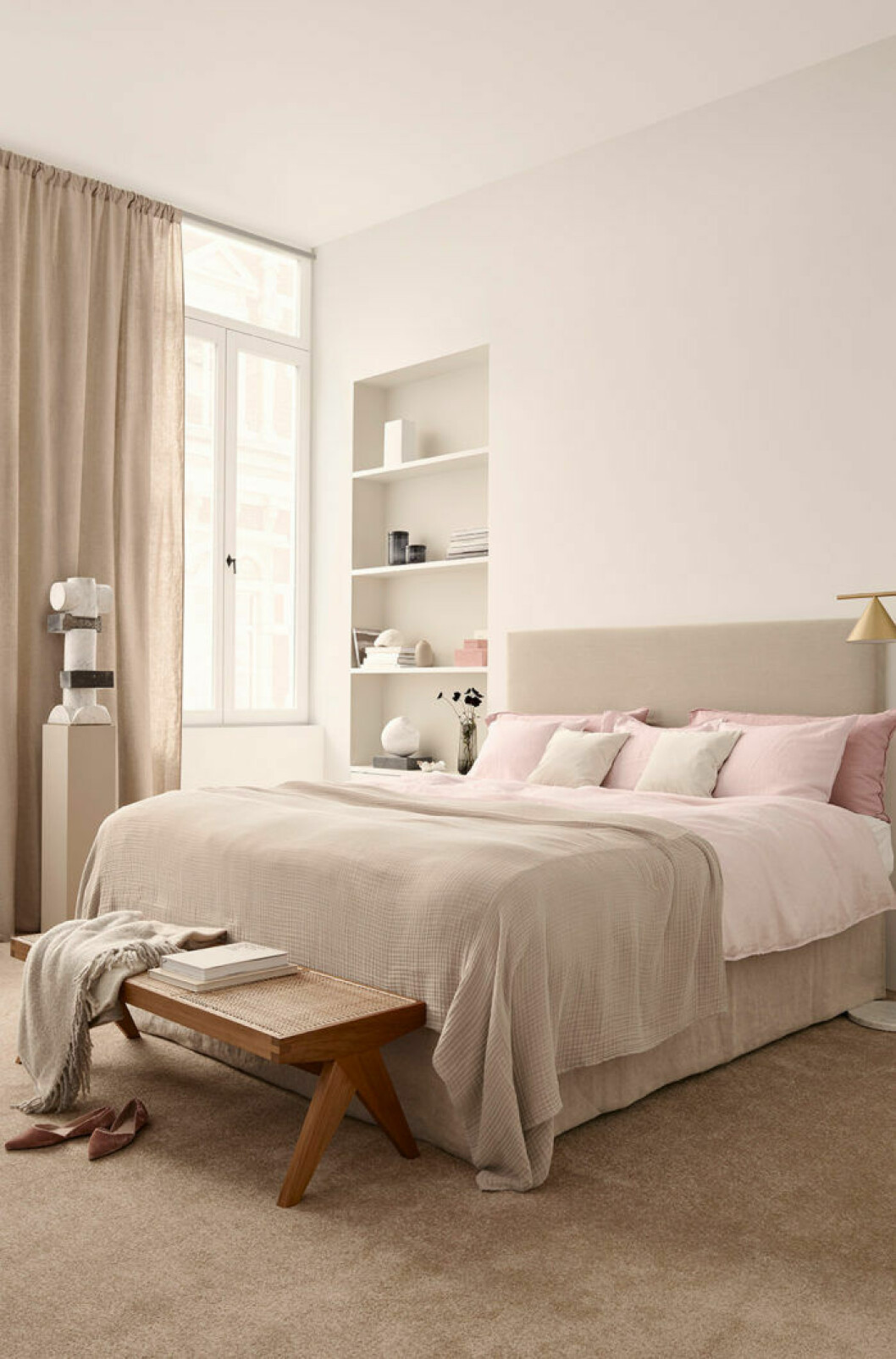Milda, varma toner skapar en harmonisk känsla i sovrummet. | Bild: H&M Home Sovrum i milda färger
