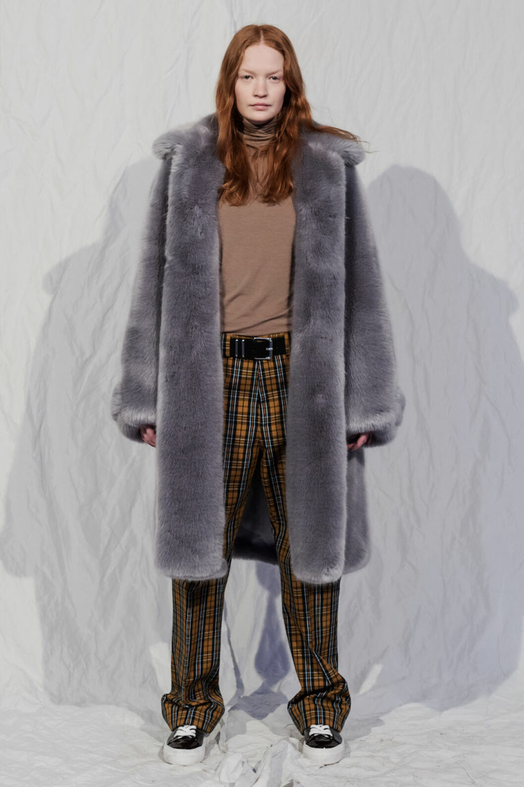 HOPE AW18 Grå fuskpäls från HOPE18.
