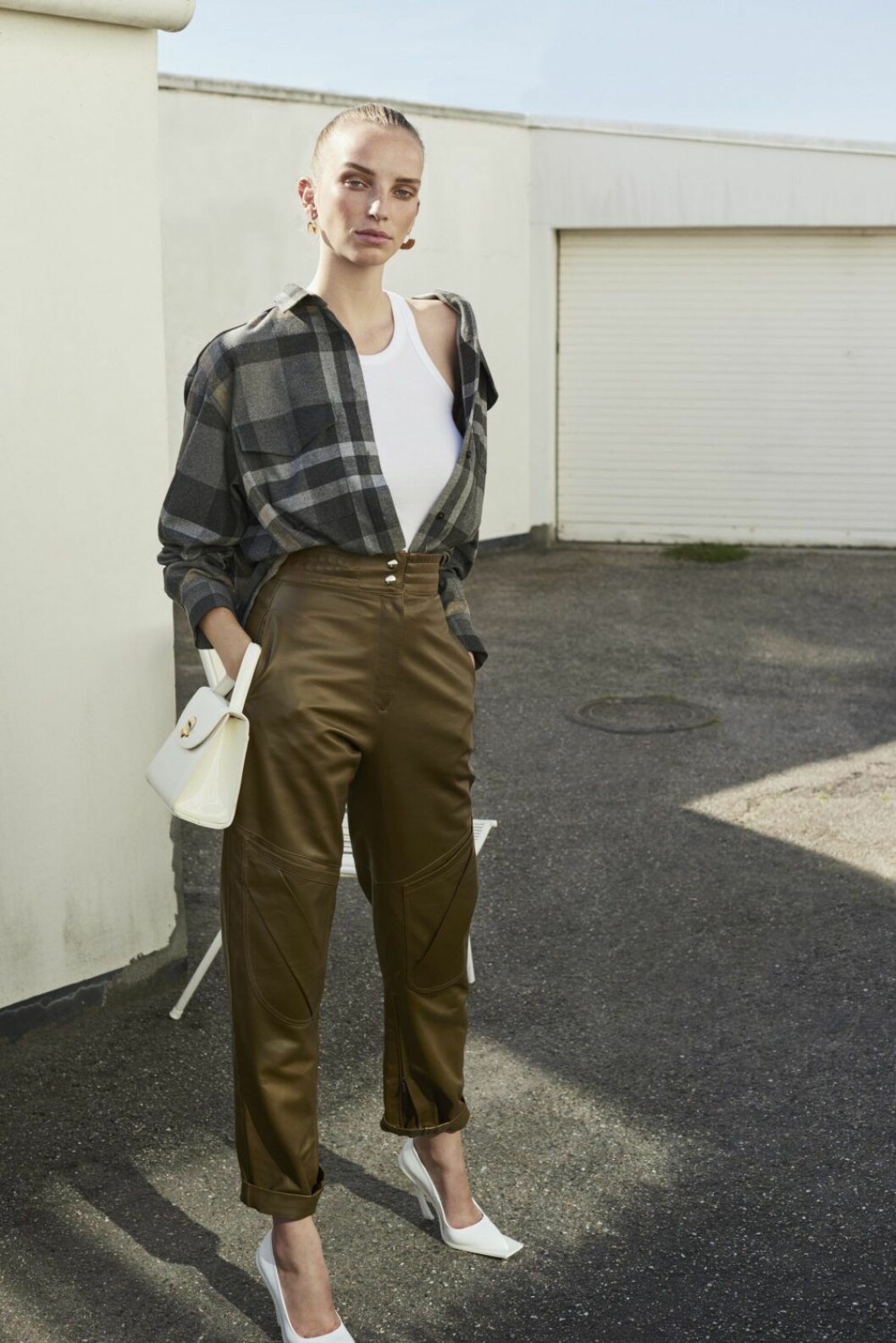 Hösttrend 2019, styla med skinnplagg - bruna byxor