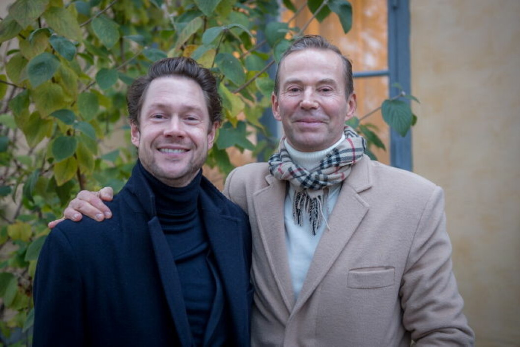 Peter Emanuelson med sällskap. Peter Emanuelson med sällskap.