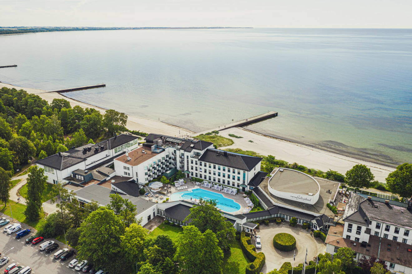 hotellrum med spabad utomhus på Ystad saltsjöbad beläget i Ystad
