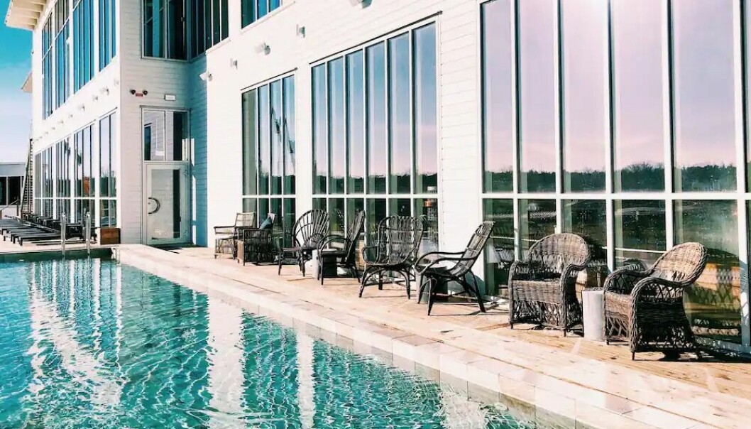 Hotell Havsbaden i Grisslehamn har många olika pooler, både inomhus och utomhus. Klicka på bilden för att komma direkt till hotellet. Hotell havsbaden i grisslehamn – hotell med utomhuspool