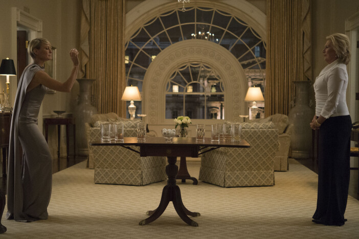 Pampigt och påkostat i <span class=" italic" data-lab-italic_desktop="italic">House of Cards</span>. Foto: Netflix House of Cards inredning och scenografi