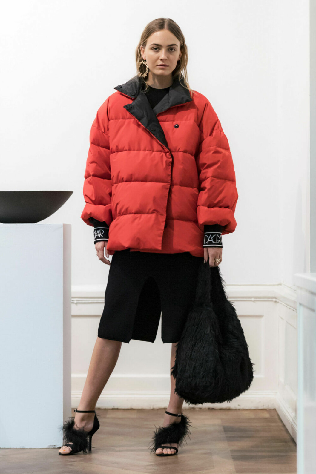 Röd puffercoat på House of Dagmars AW19–presentation