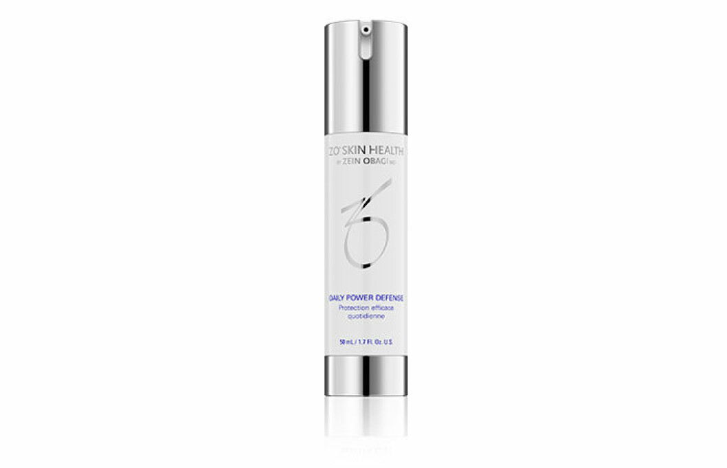 ZO Skin Health Daily Power Defense ger daglig DNA-reparation och antioxidantskydd, vilket stärker huden.
