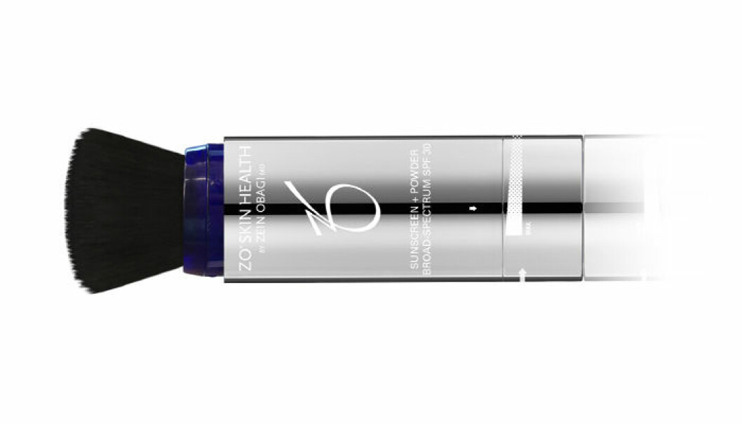 <strong>ZO Sunscreen+Powder SPF 30</strong> ger ett solskydd med brett spektrum och en aning färg för en jämnare hudton.