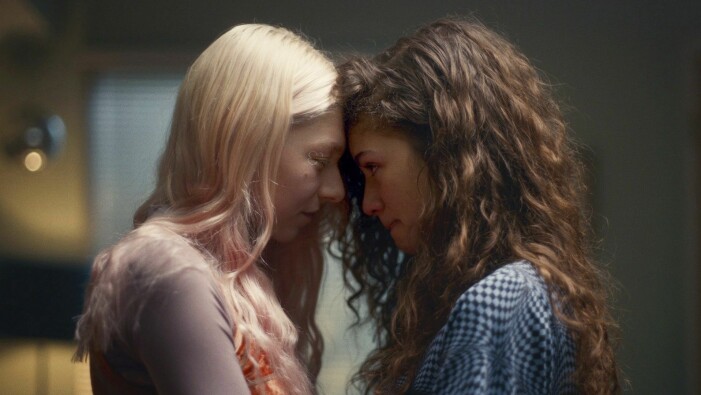 <span class=" italic" data-lab-italic_desktop="italic">Euphoria</span> tillbaka på Netflix. Hunter Schafer och Zendaya i Euphoria.