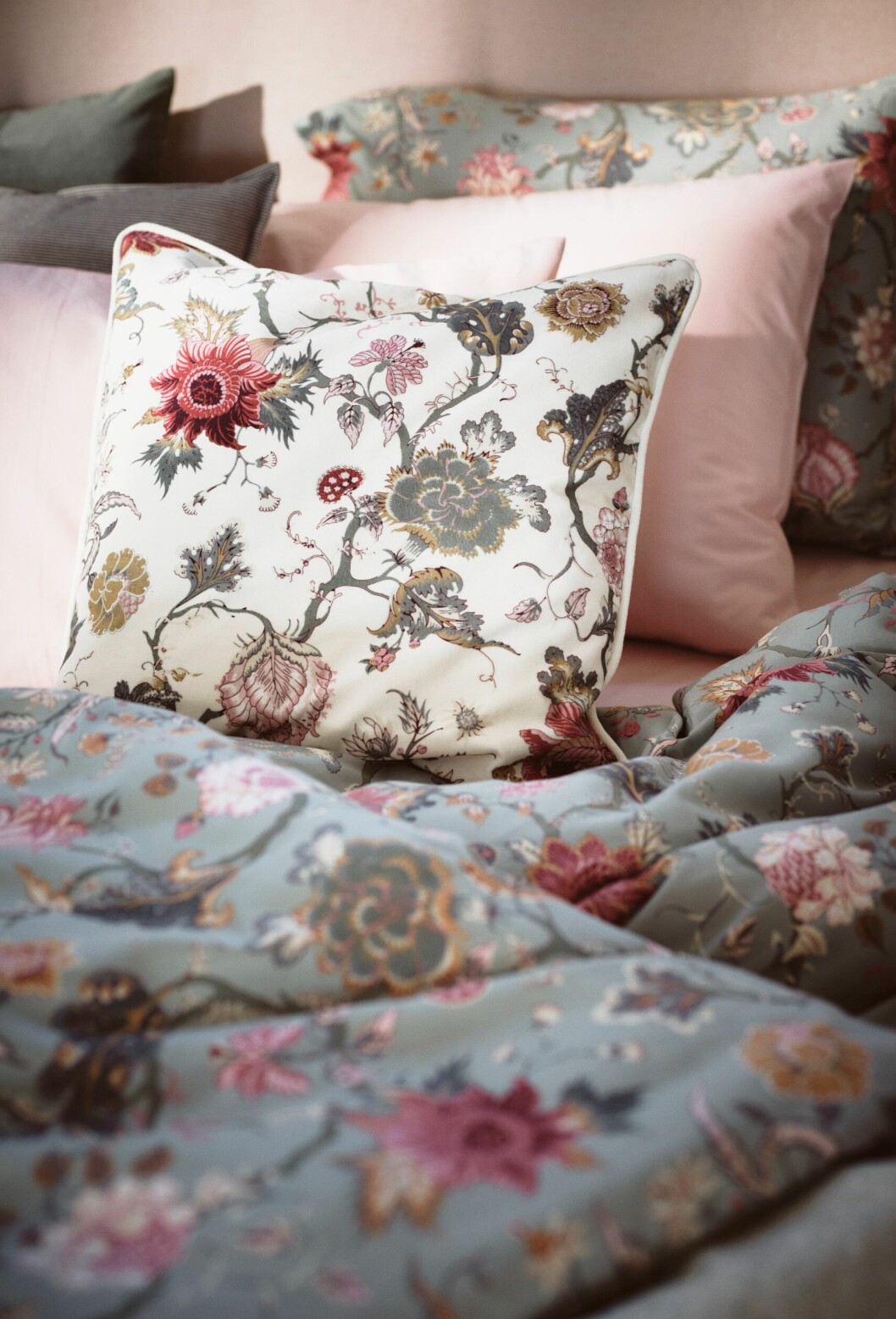 blommiga kuddfodral från ikea