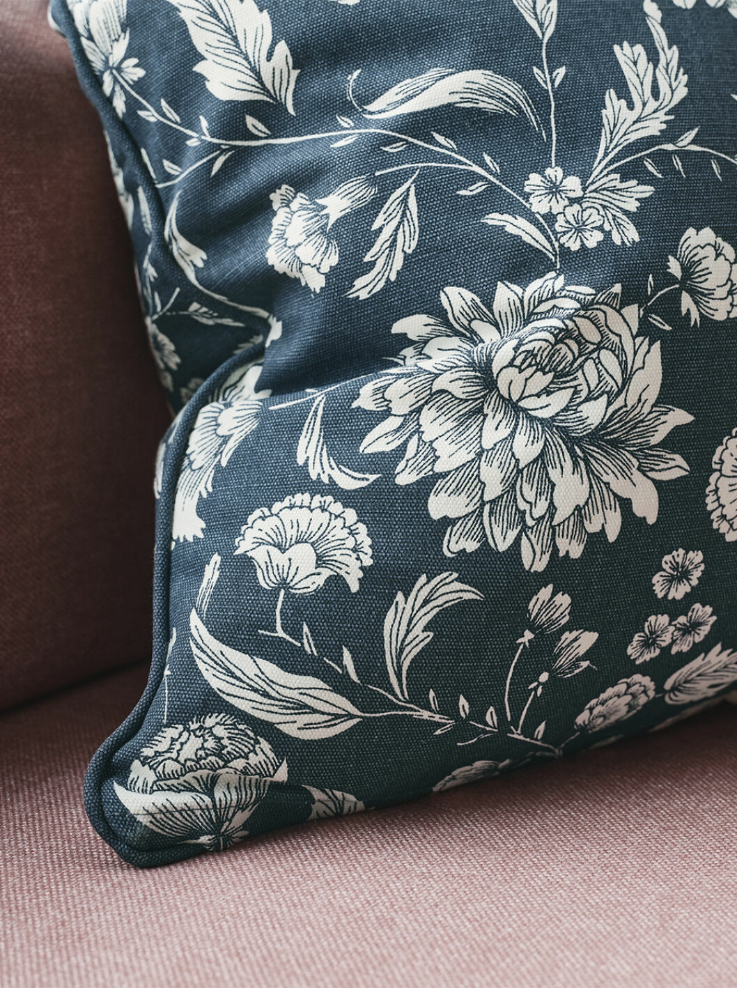 Blåblommig kudde från Ikea 2020