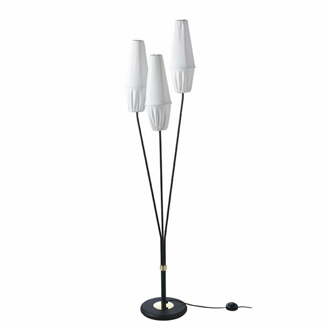 995 kronor Knäsjö golvlampa från Ikea