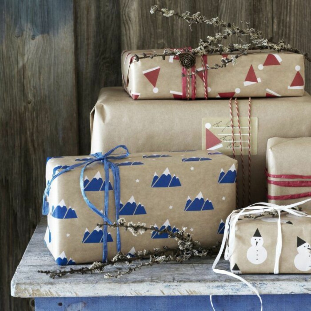 Julklappspapper från Ikea i rött och blått 2019