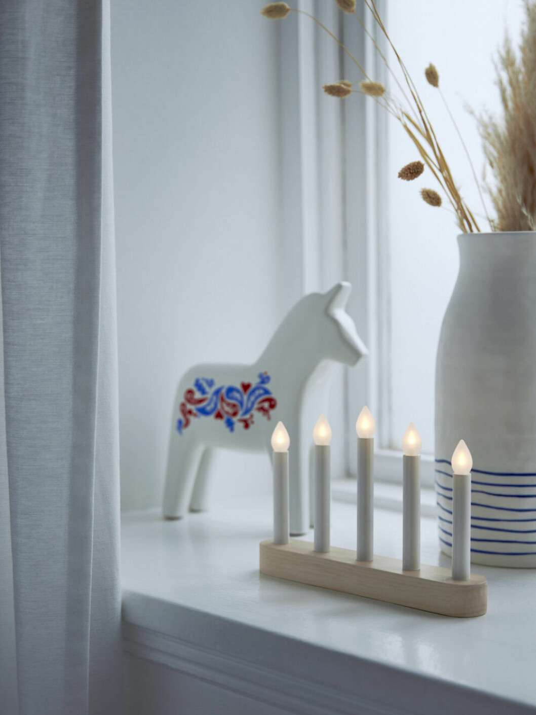 Ljusstake med LED-belysning och dalahäst från Ikea julen 2019