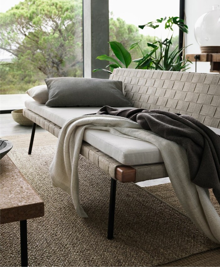 Den stilsäkra dagbädden <span class=" italic" data-lab-italic_desktop="italic">Sinnerlig</span> blev snabbt en av kollektionens storfavoriter och pryder många hem än idag. Ilse Crawford samarbetar med Ikea se bilderna här