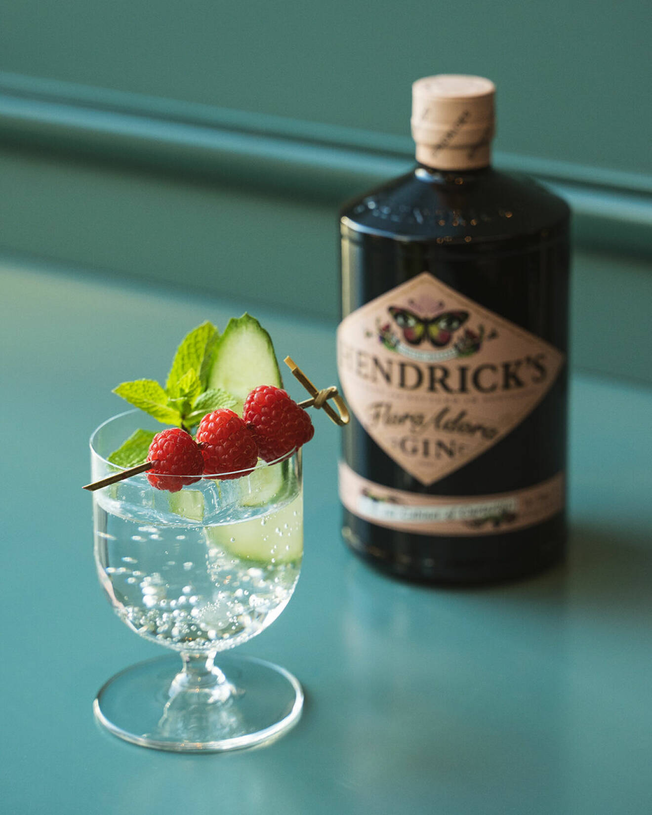 Adora elderflower är en gin och tonic med somrig smak av fläder