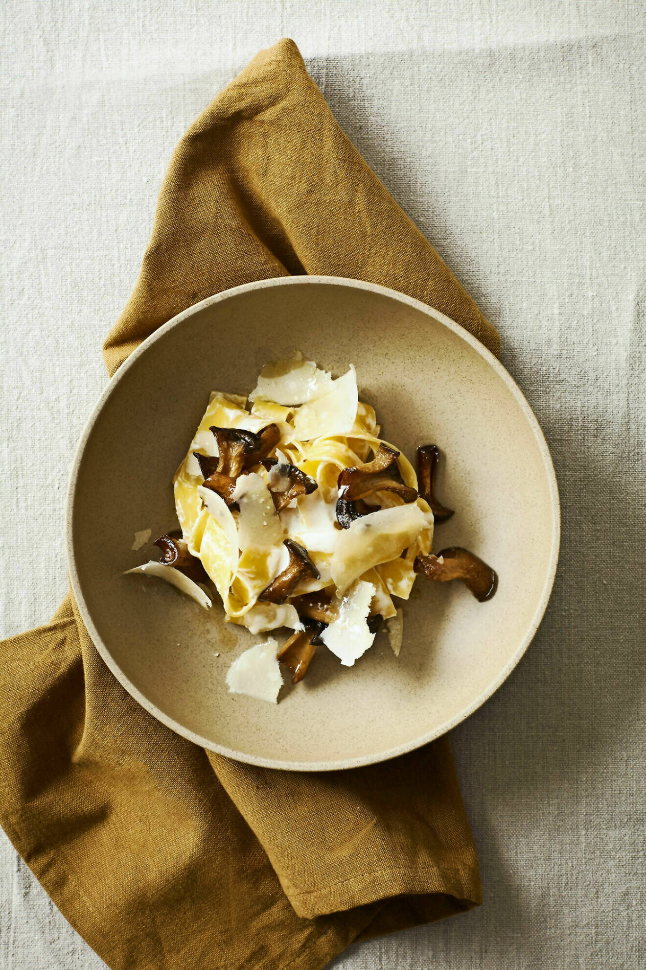 Pappardelle med ricotta och stekt svamp är lättlagat med mycket smak