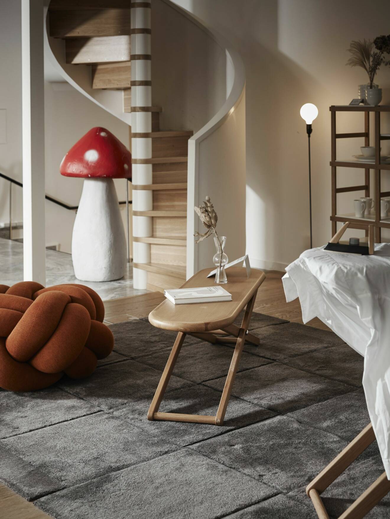 Bord med många användningsområden, Designern Anna Kraitz nya Cinderella för Design House Stockholm.