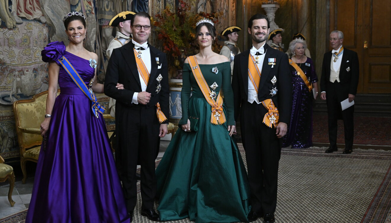 Kronprinsessan Victoria, prins Daniel, prinsessan Sofia och prins Carl Philip galamiddag Kungliga slottet för nederländska kungaparet 2022