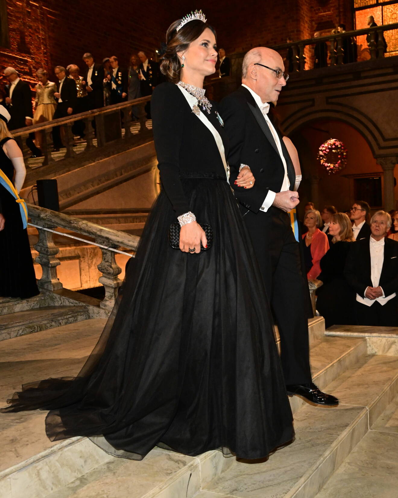 Prinsessan Sofia Nobel 2023 svart klänning och stora halsband