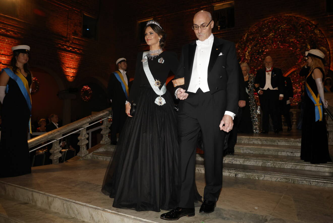Prinsessan Sofia svart klänning från Andiata Nobelfesten 2023