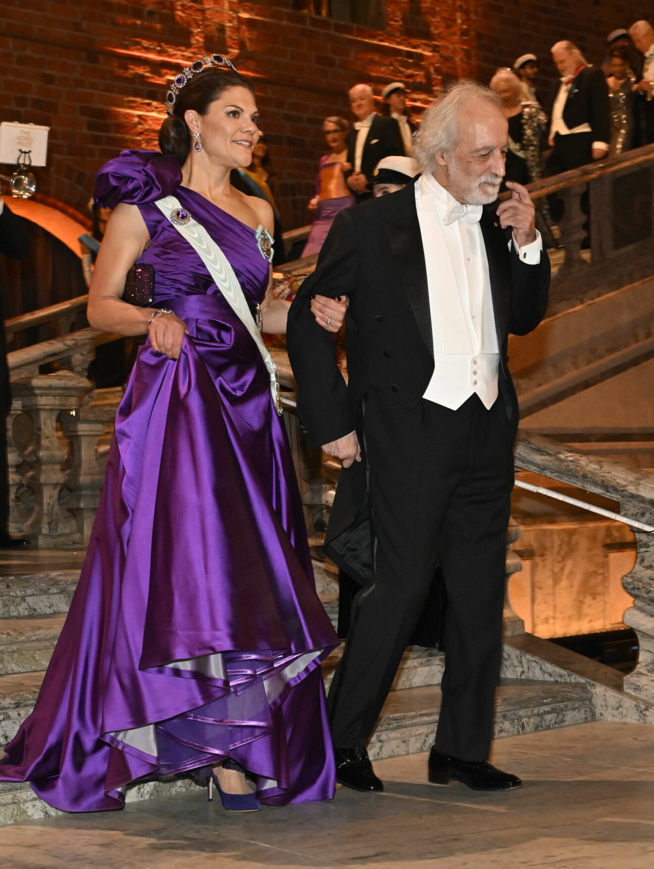 Kronprinsessan Victoria lila klänning Nobelfesten 2023