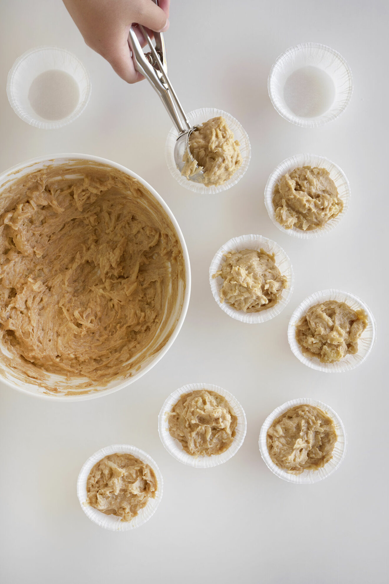 Steg 3 – fördela smeten i stabila muffinsformar