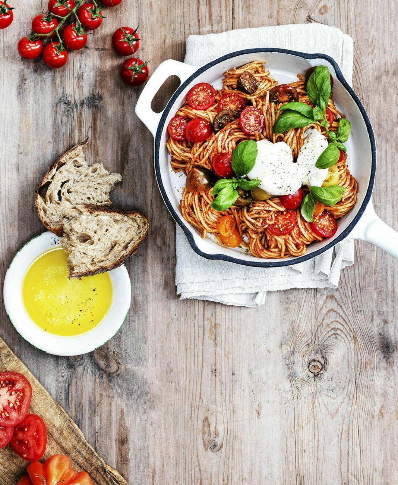Busenkel att göra och så god att äta – det är pasta al pomodoro