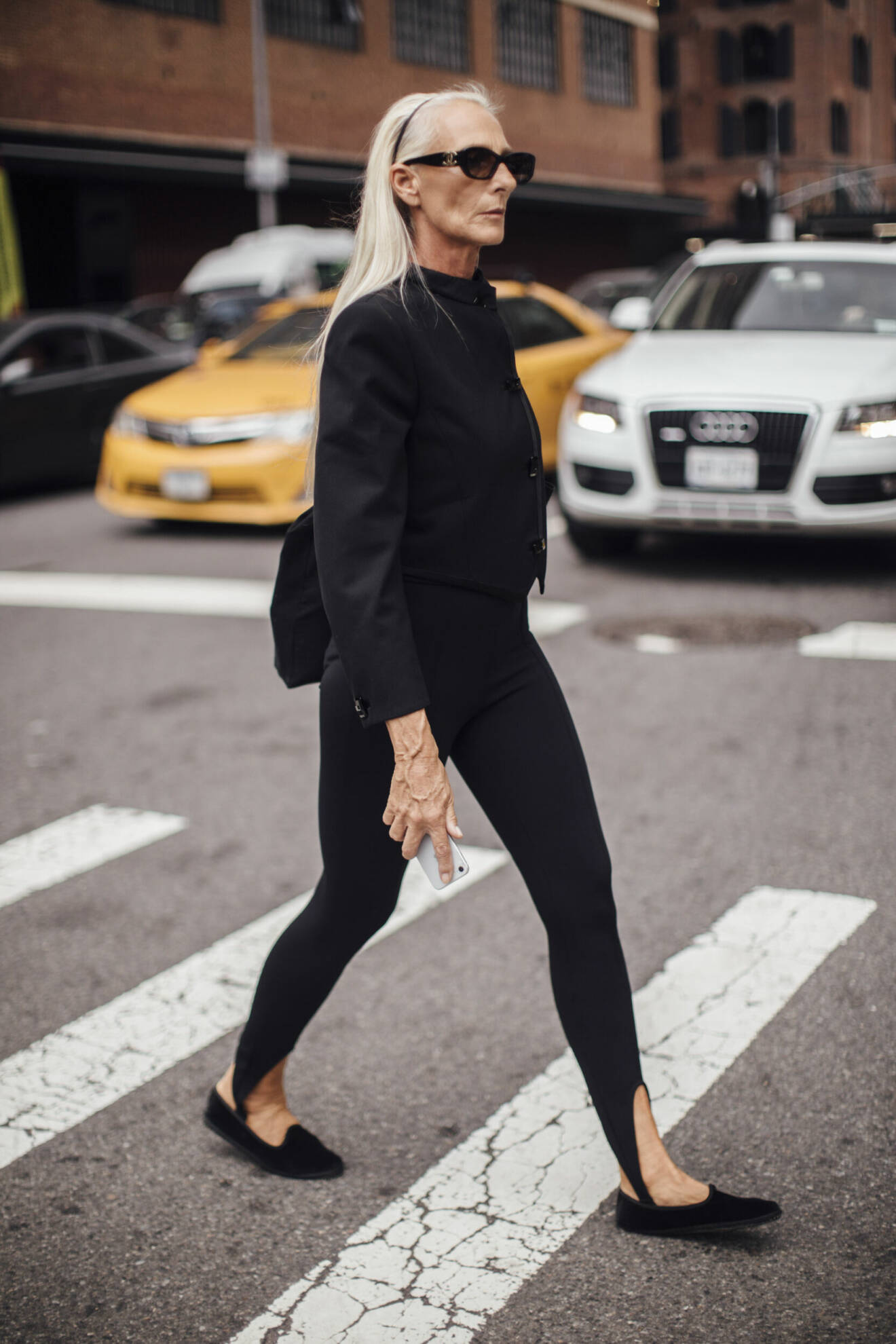 Streetstyle look med svarta leggings.
