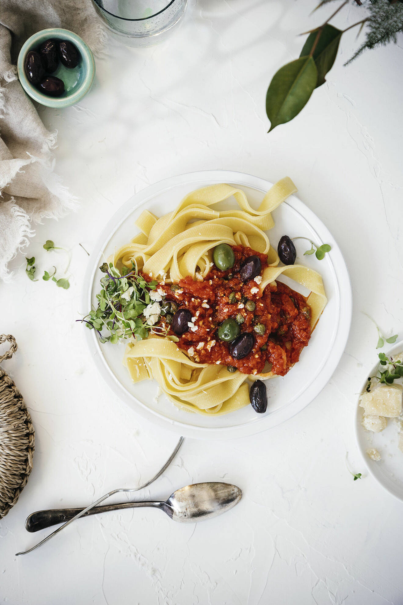 Tagliatelle alla puttanesca är en lättlagad pasta med mycket smak