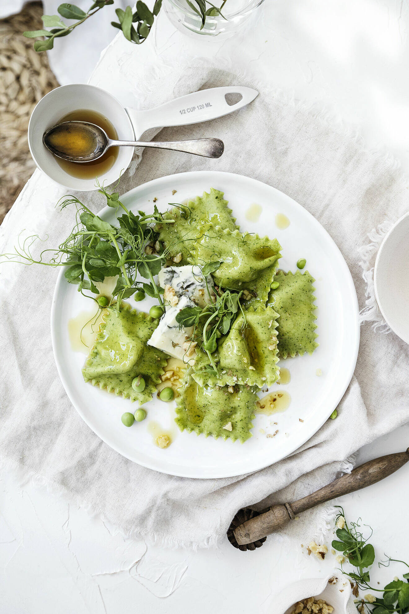 Grön god spenatravioli med gorgonzola och brynt smör