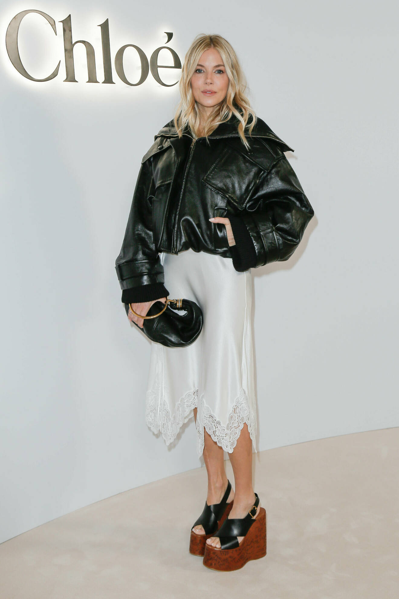 Sienna Miller på Paris Fashion Week