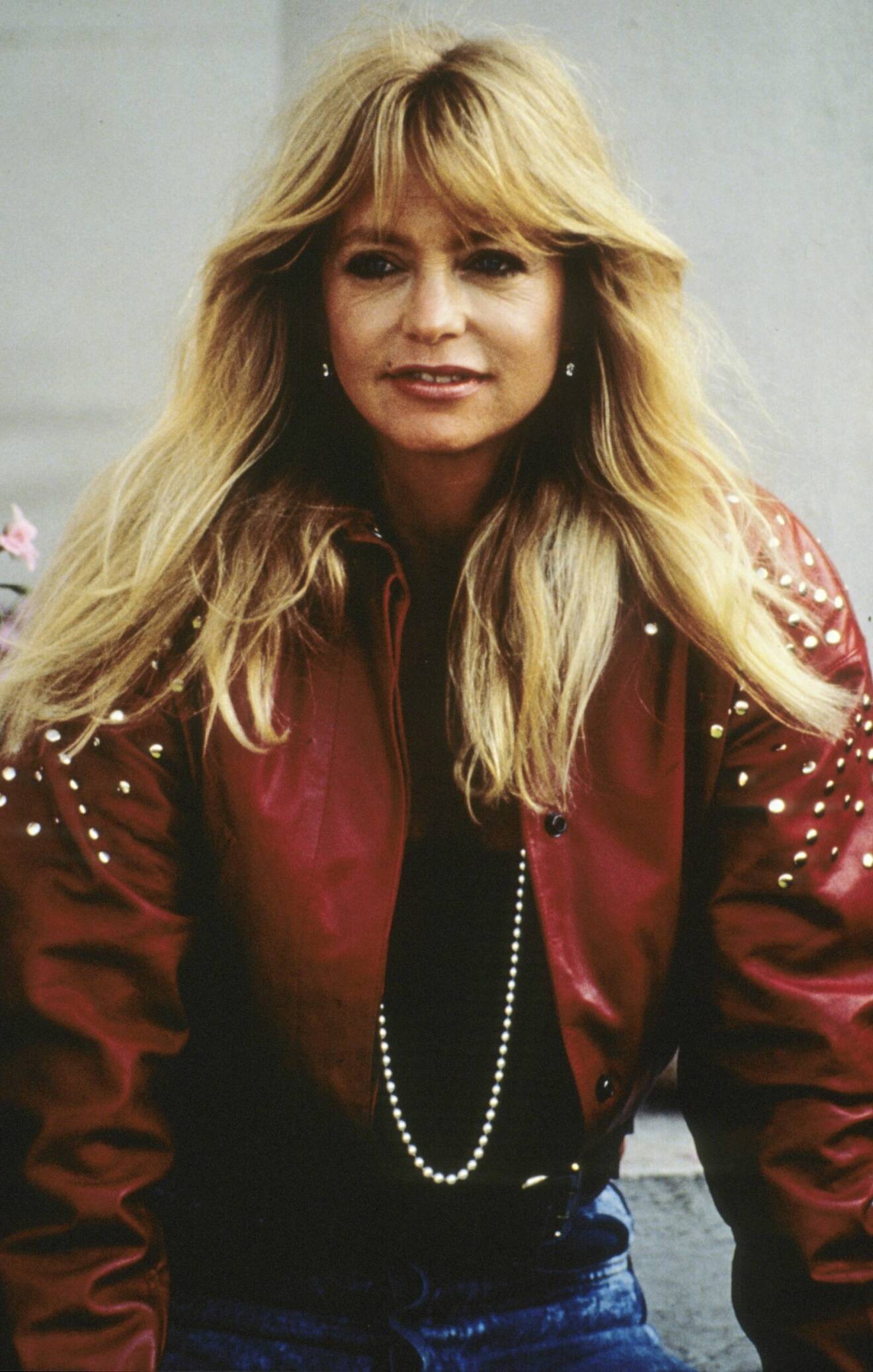 Goldie Hawns bästa stilögonblick – röd skinnjacka med nitar