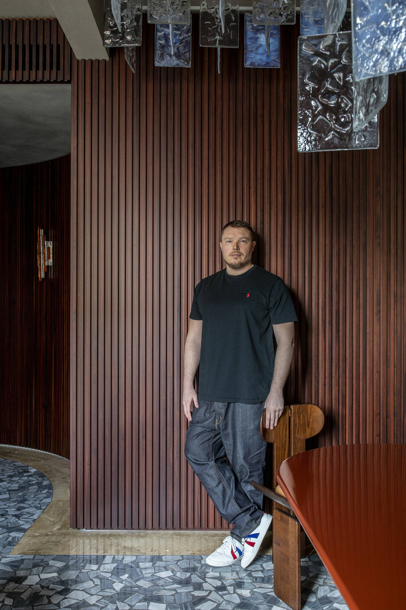 Arkitekten Hannes Peer fick en del att bita i när den 200 kvm stora lägenheten skulle bjuda på Italien och Lettland.