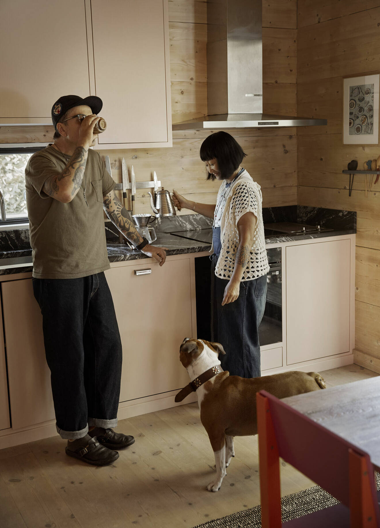 Jonas, Maria och familjens yngsta älskling Dolly, en American staffordshire terrier.