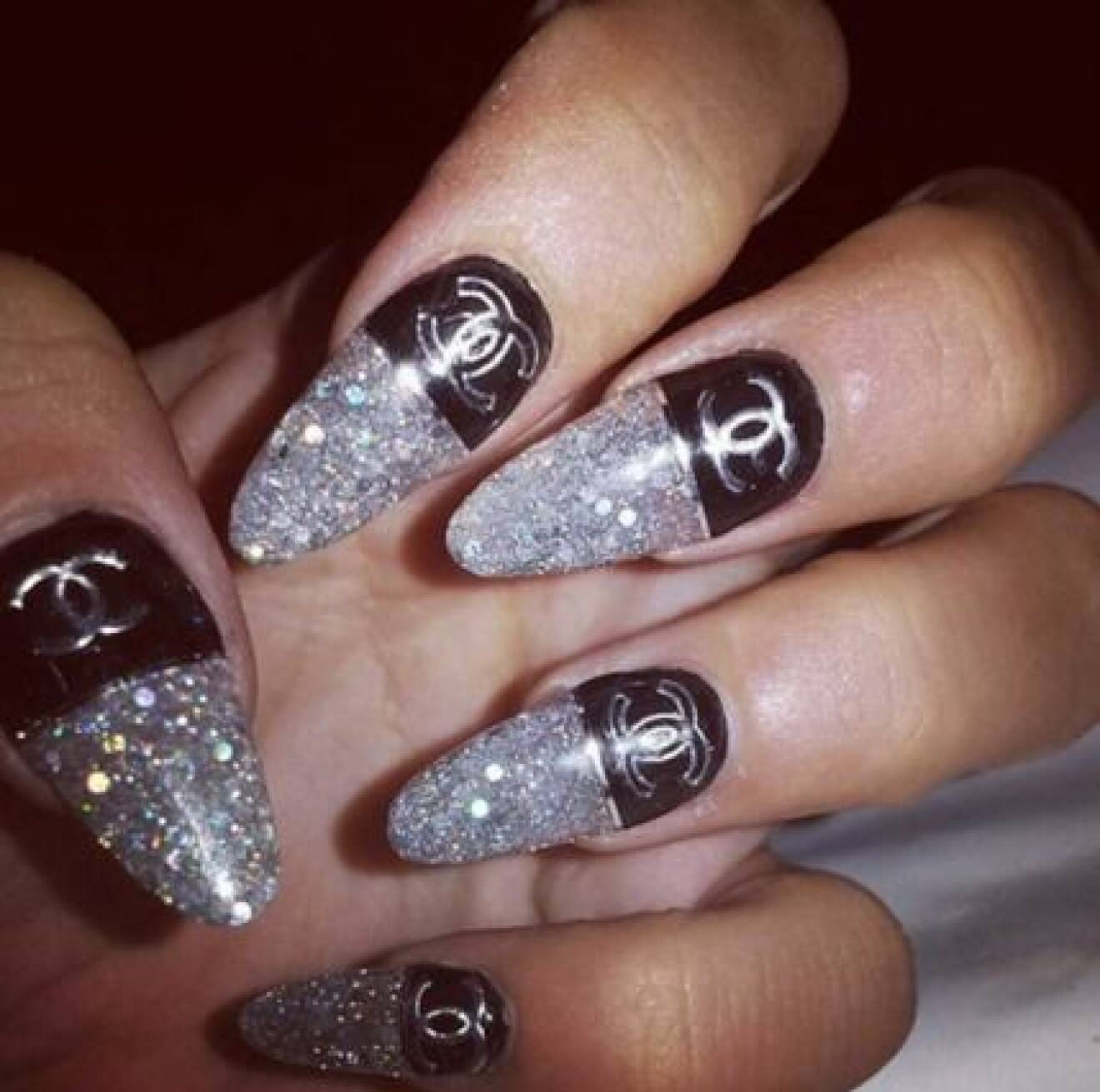 Lily Allen Instagram naglar