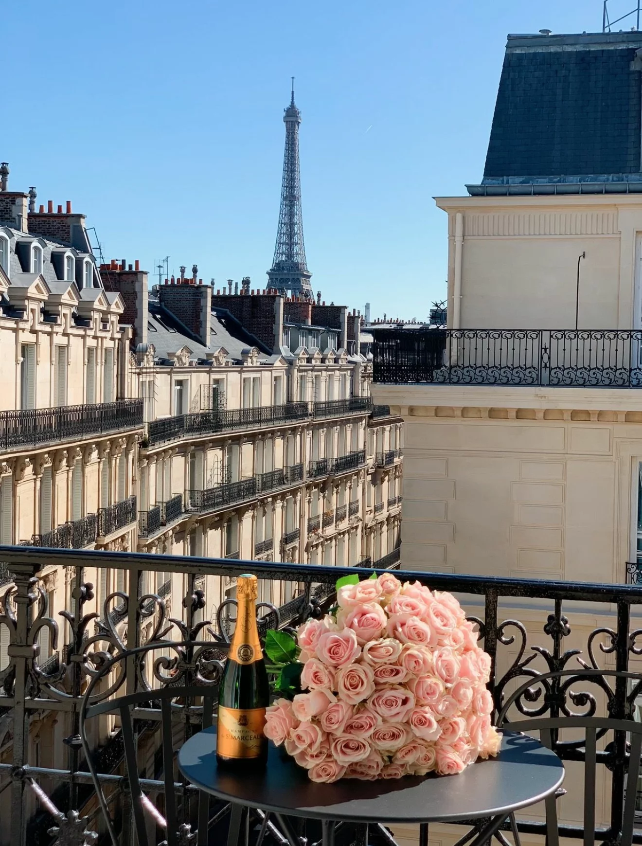 Frida och Emma tillägnar veckans avsnitt av Beauty & Bubblor till Paris.
