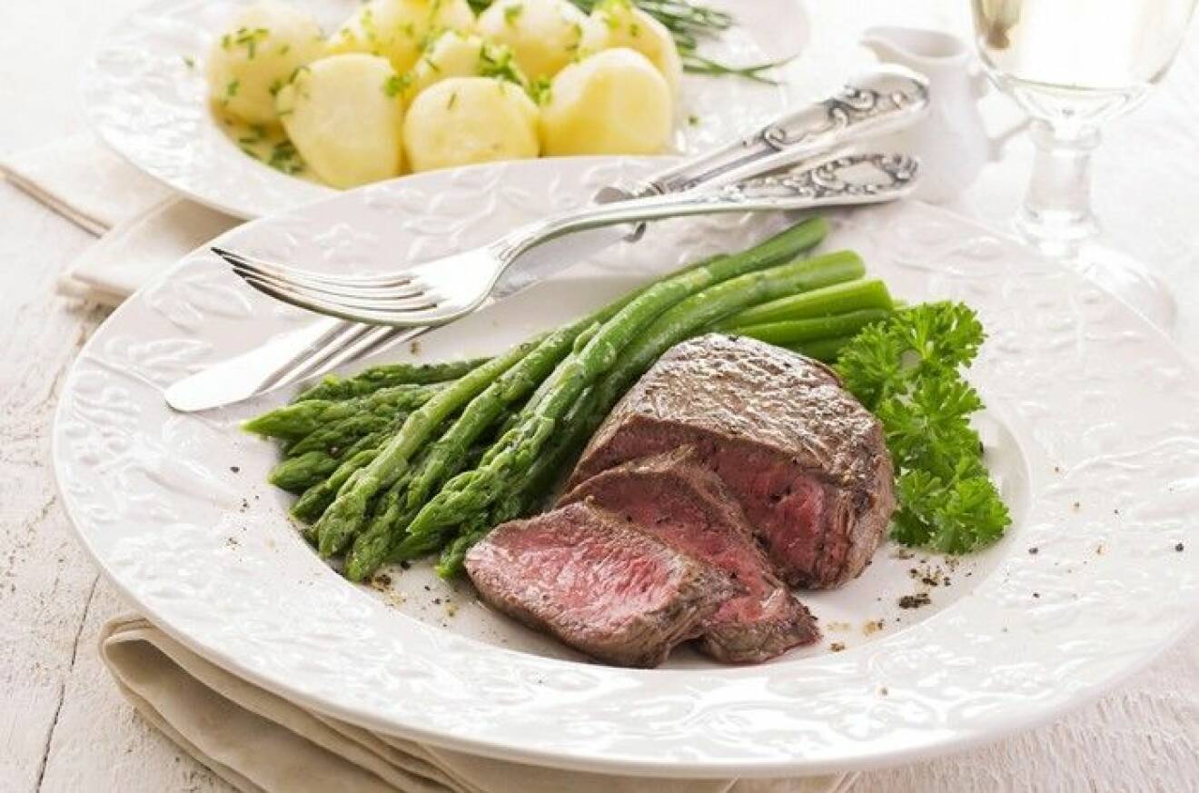 steak with asparagus. Image shot 12/2013. Exact date unknown.