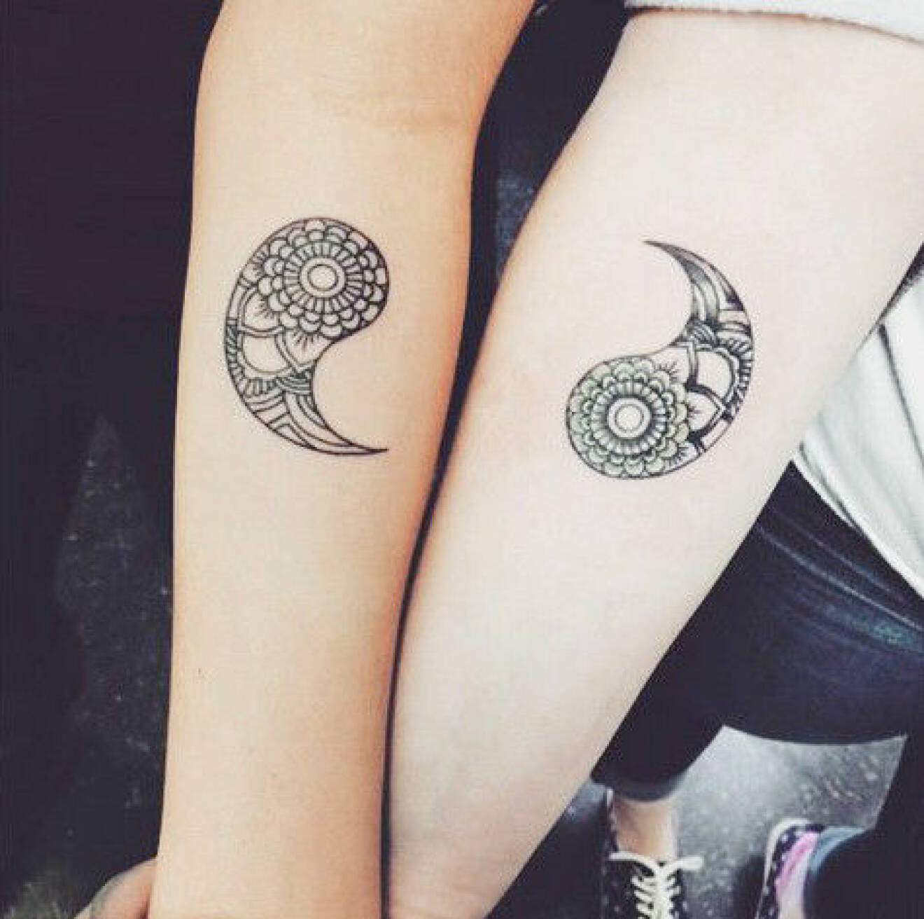 Yin och yang-symbolen som tatuering. 
