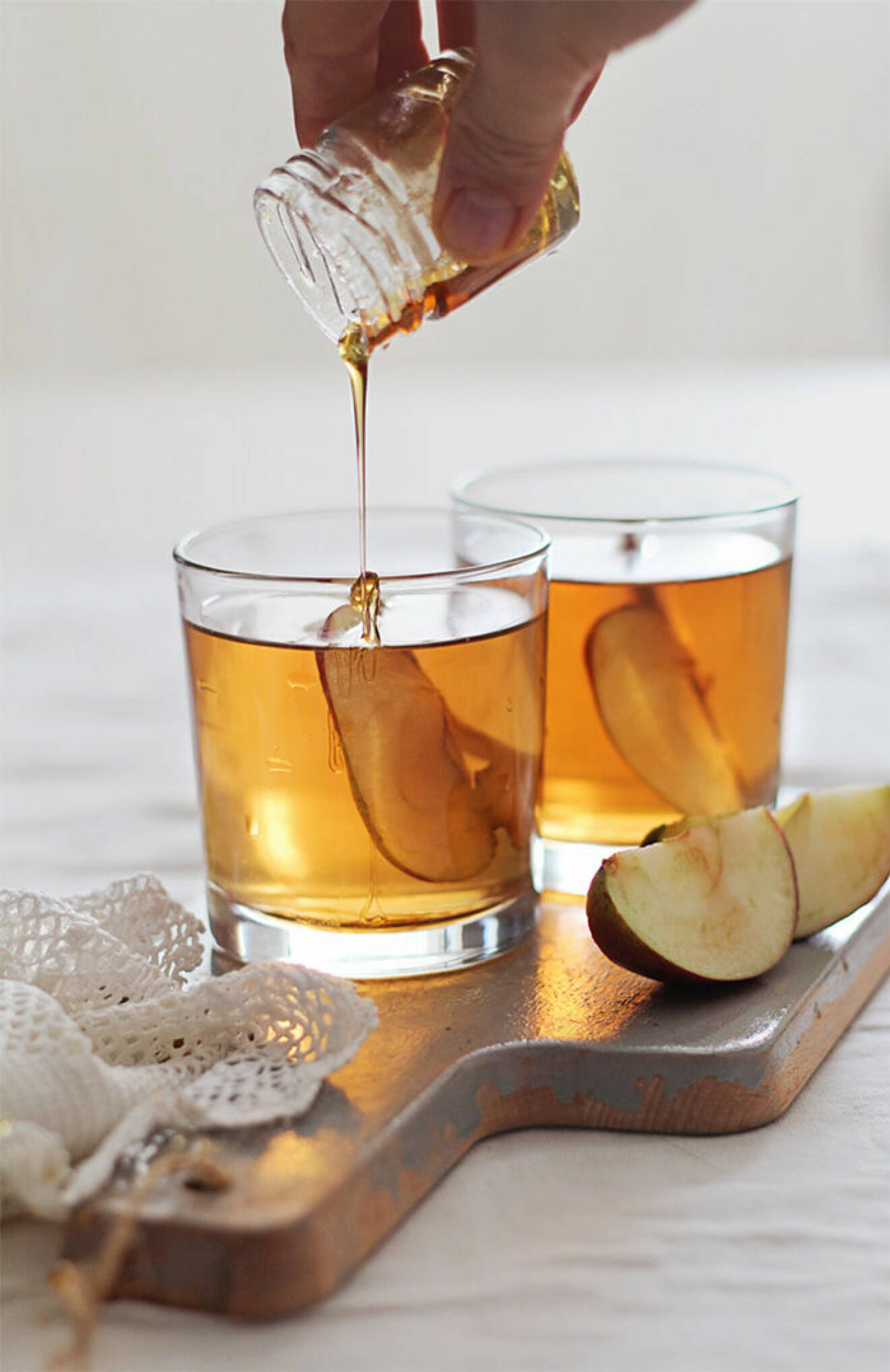 Bourbon- och äppelcocktail