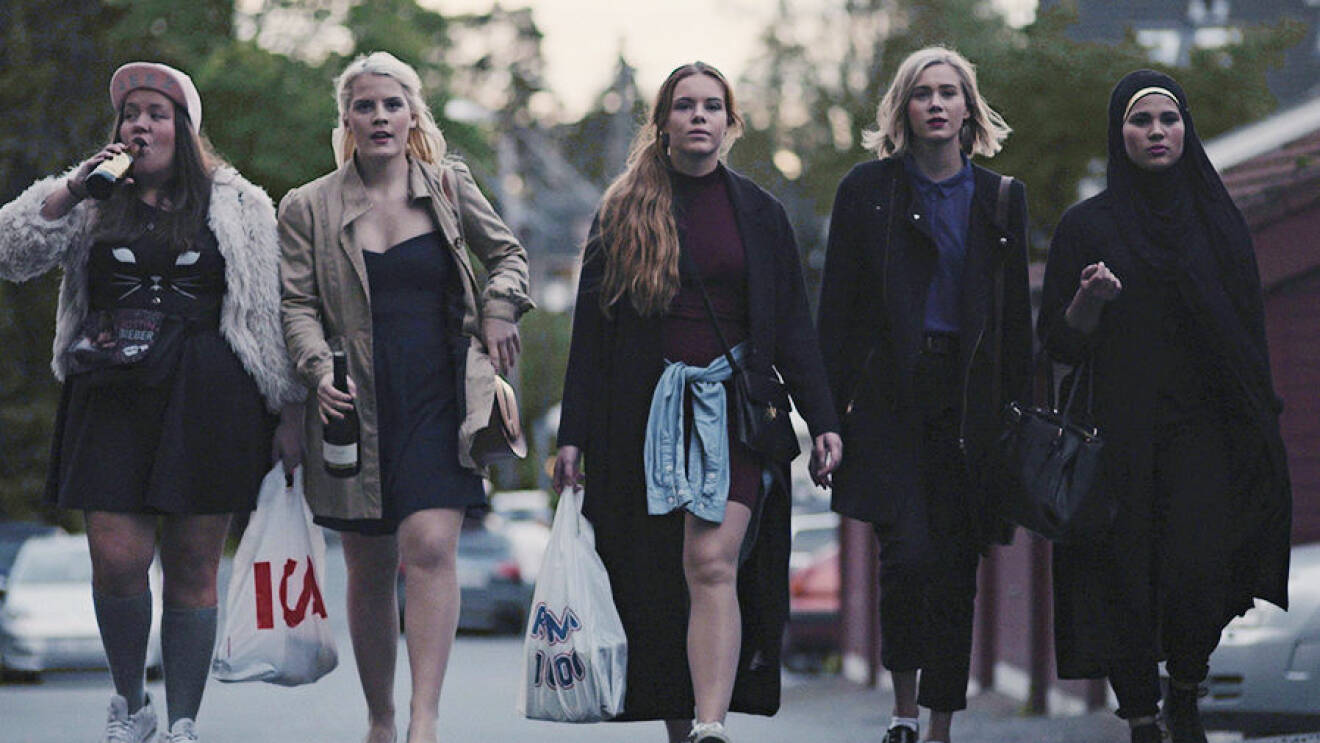 Sana, Noora, Chris, Vilde och Eva i första säsongen av Skam