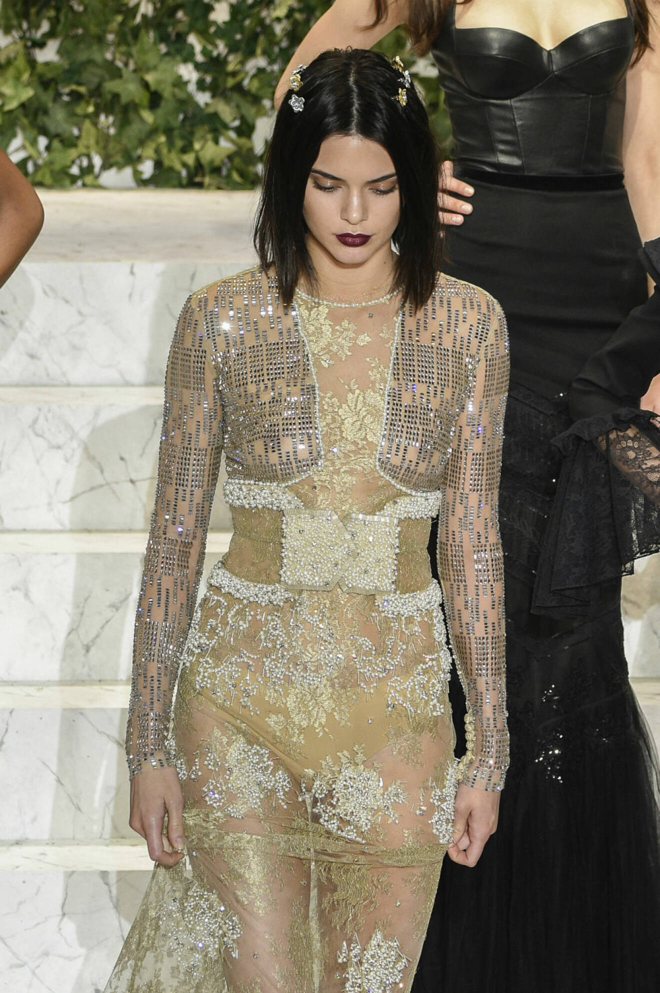 Kendall Jenner i sin nya frisyr på La Perlas visning under New York Fashion Week. 