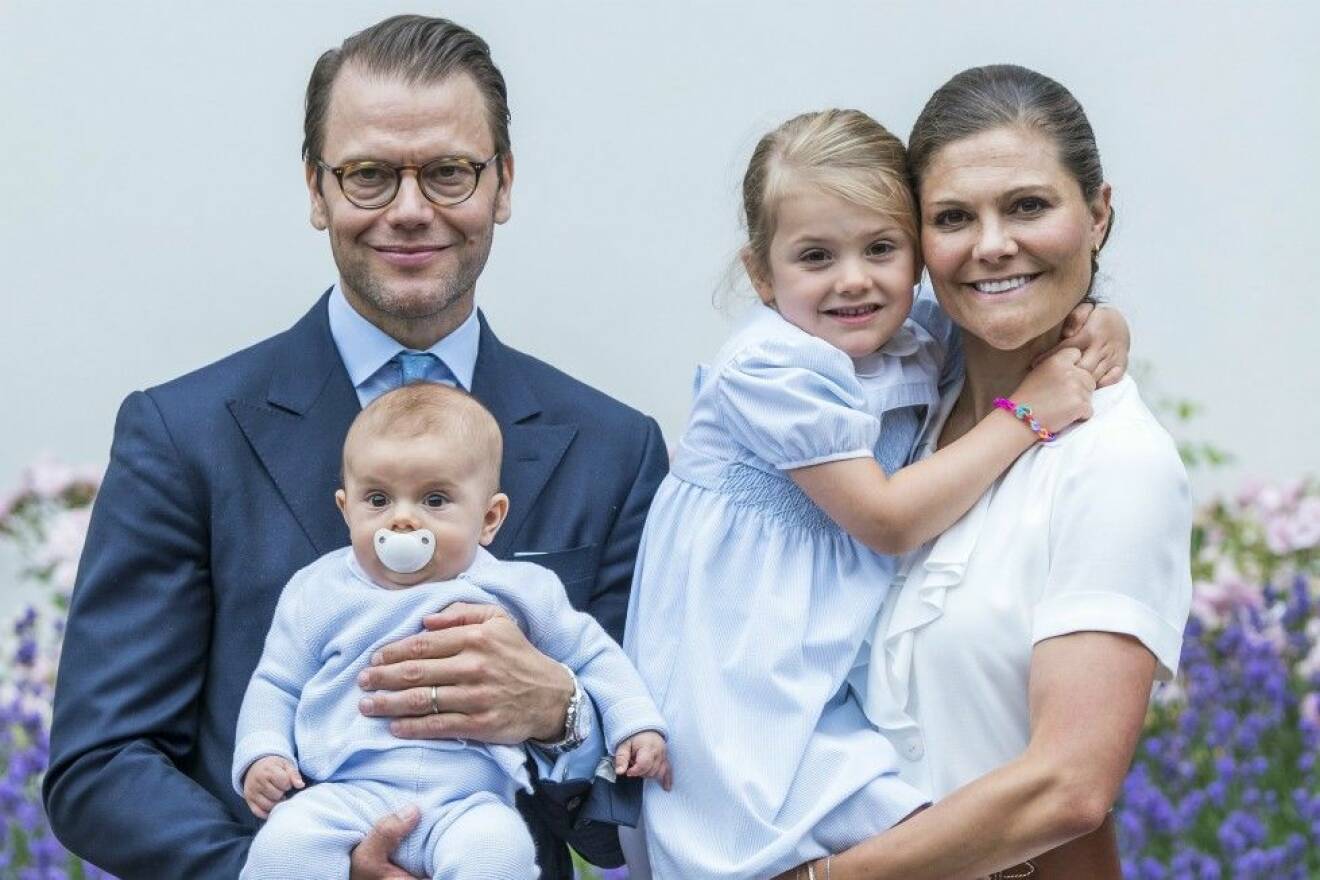 Prins Daniel, Kronprinsessan Victoria och deras två barn.