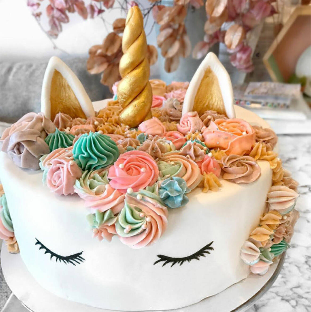 En tårta som ser ut som en unicorn
