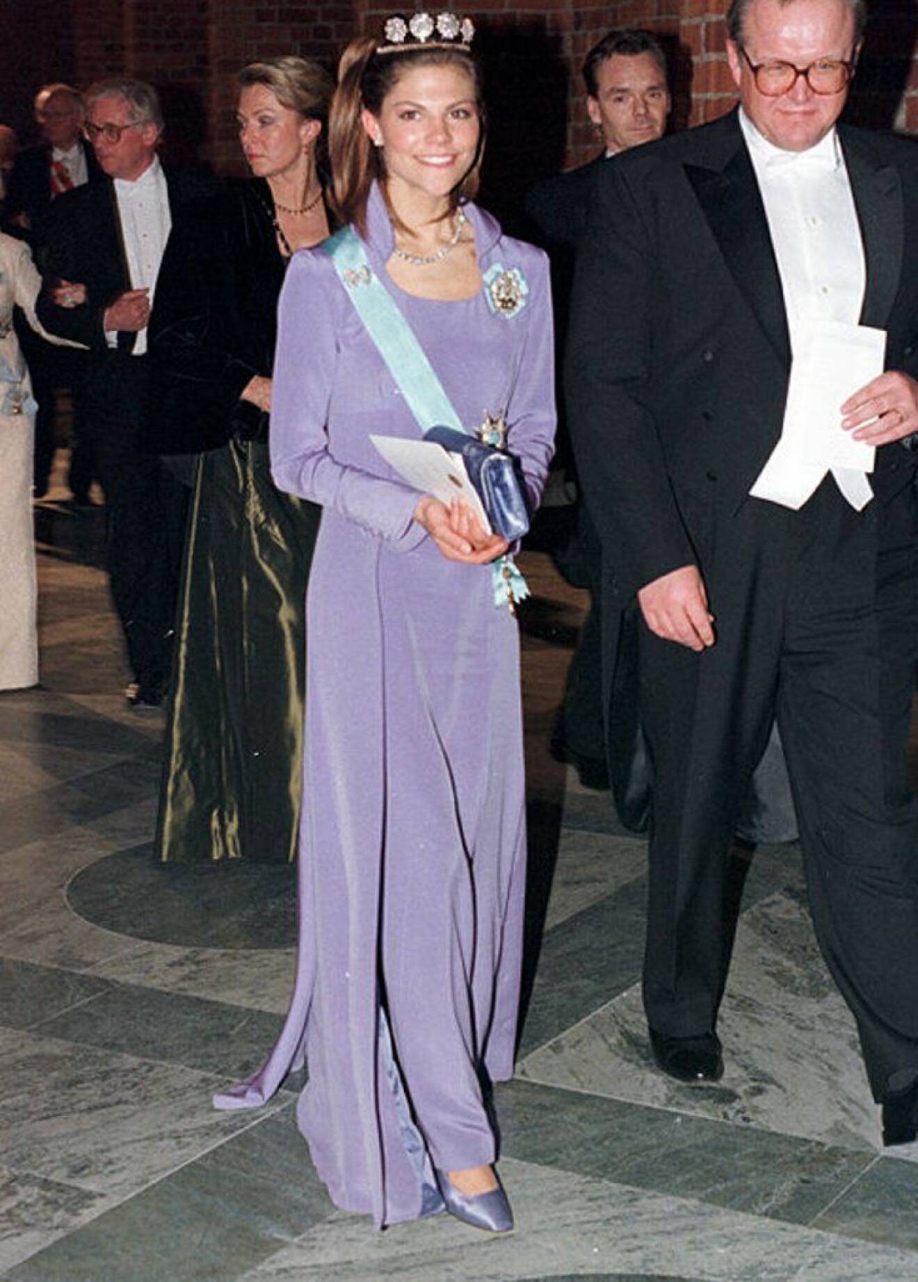 Kronprinsessan Victoria i en klänning av Göran Alfredsson.