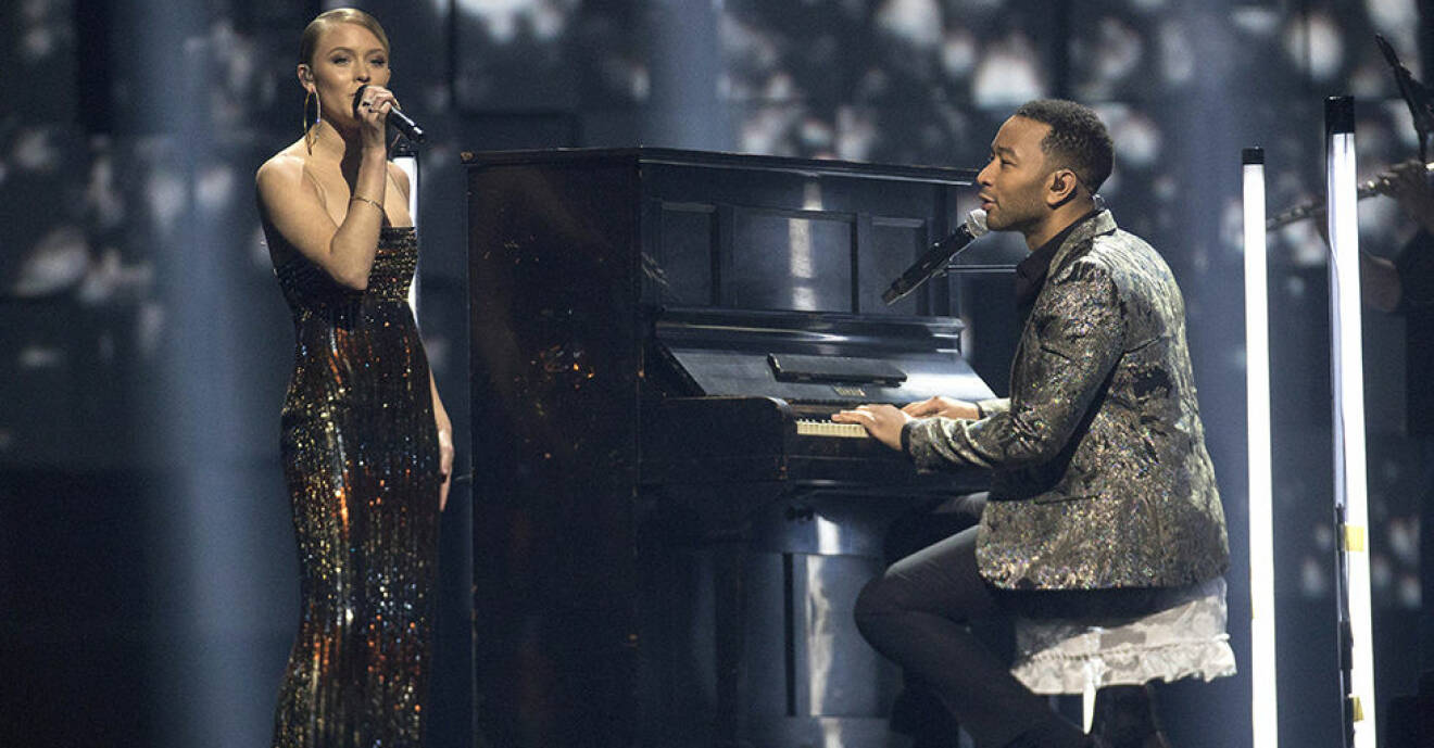John Legend och Zara Larsson framförde en duett för att hedra Nobels fredsprisvinnare